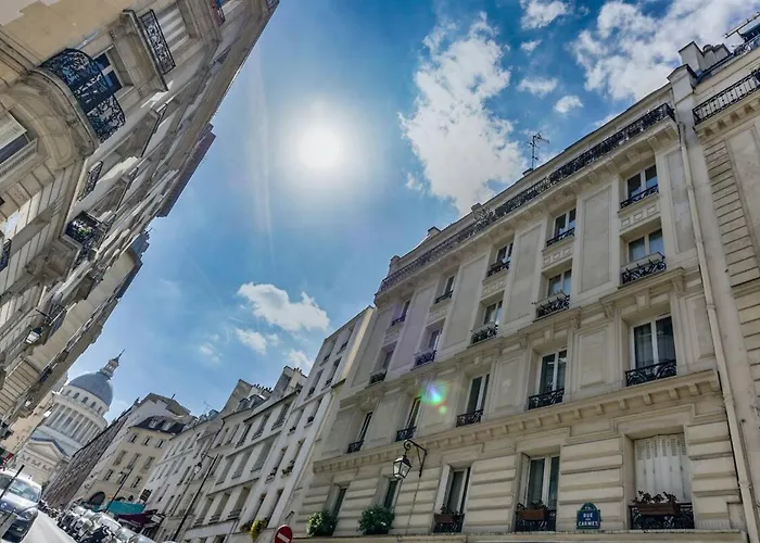 Le Rubis De - Elegant - By Mon Petit Fare